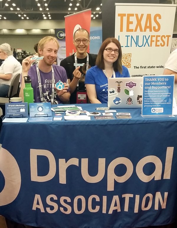 Jakob Perry with Jason Yee and Emilie Nouveau at OSCON Drupal booth